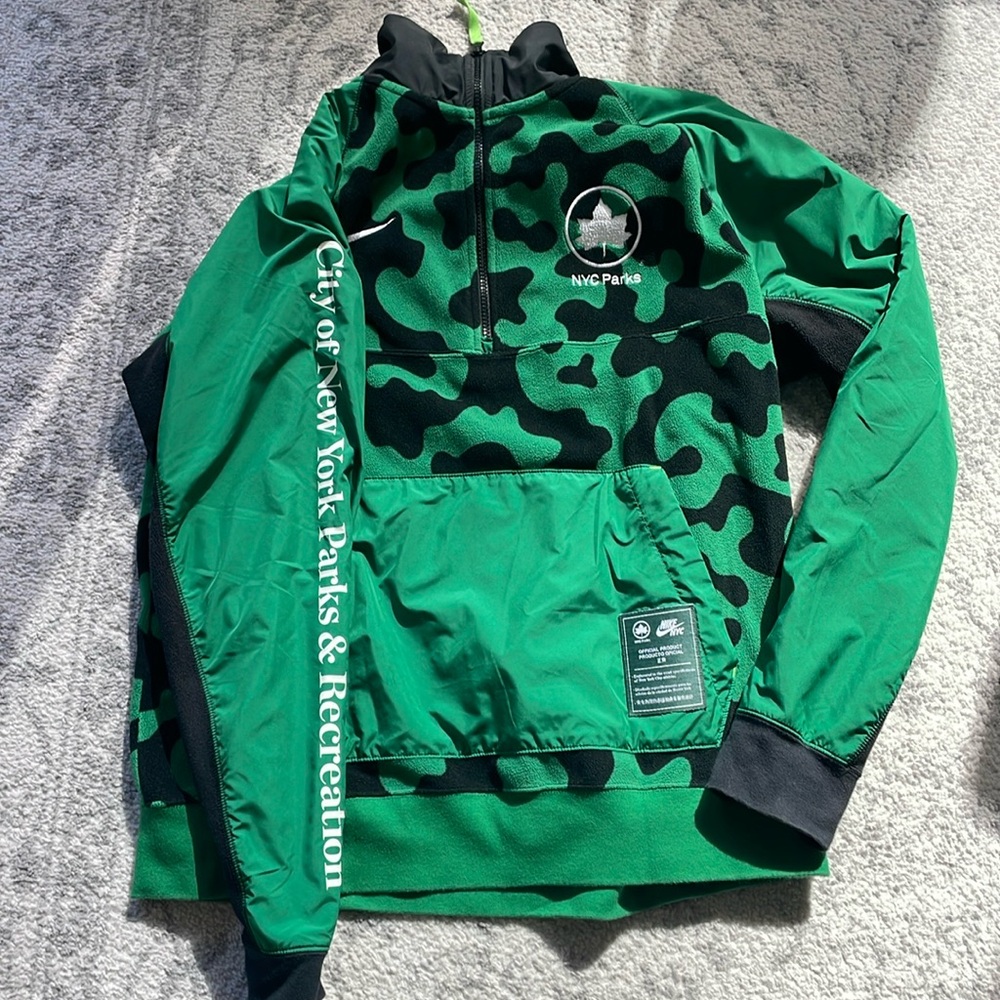 Nike 1/2 Zip Polar Fleece "NYC Parks” official Deadstock. Size Large.